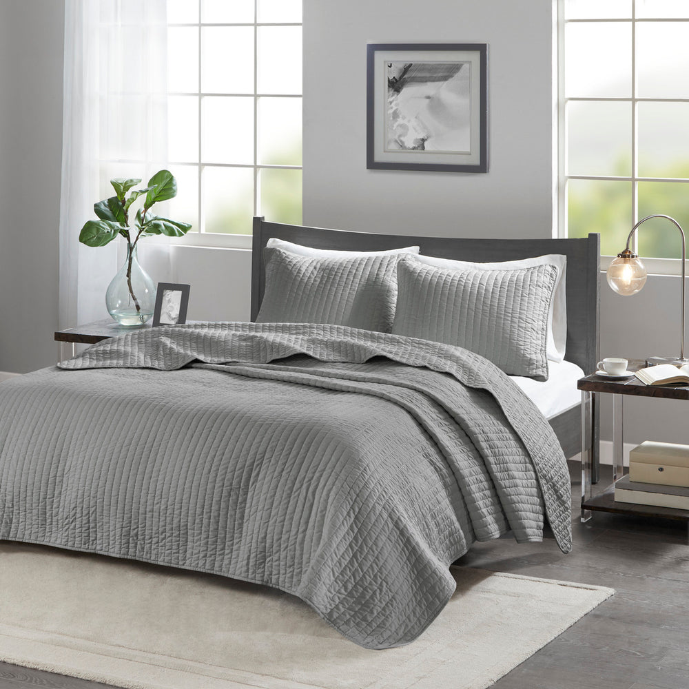 3 Piece Quilt Set Grey King/Cal King Media 1
