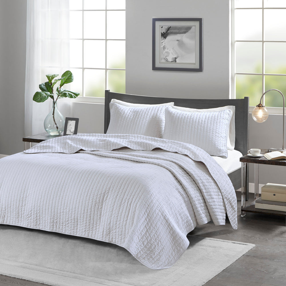 3 Piece Quilt Set White King/Cal King Media 1