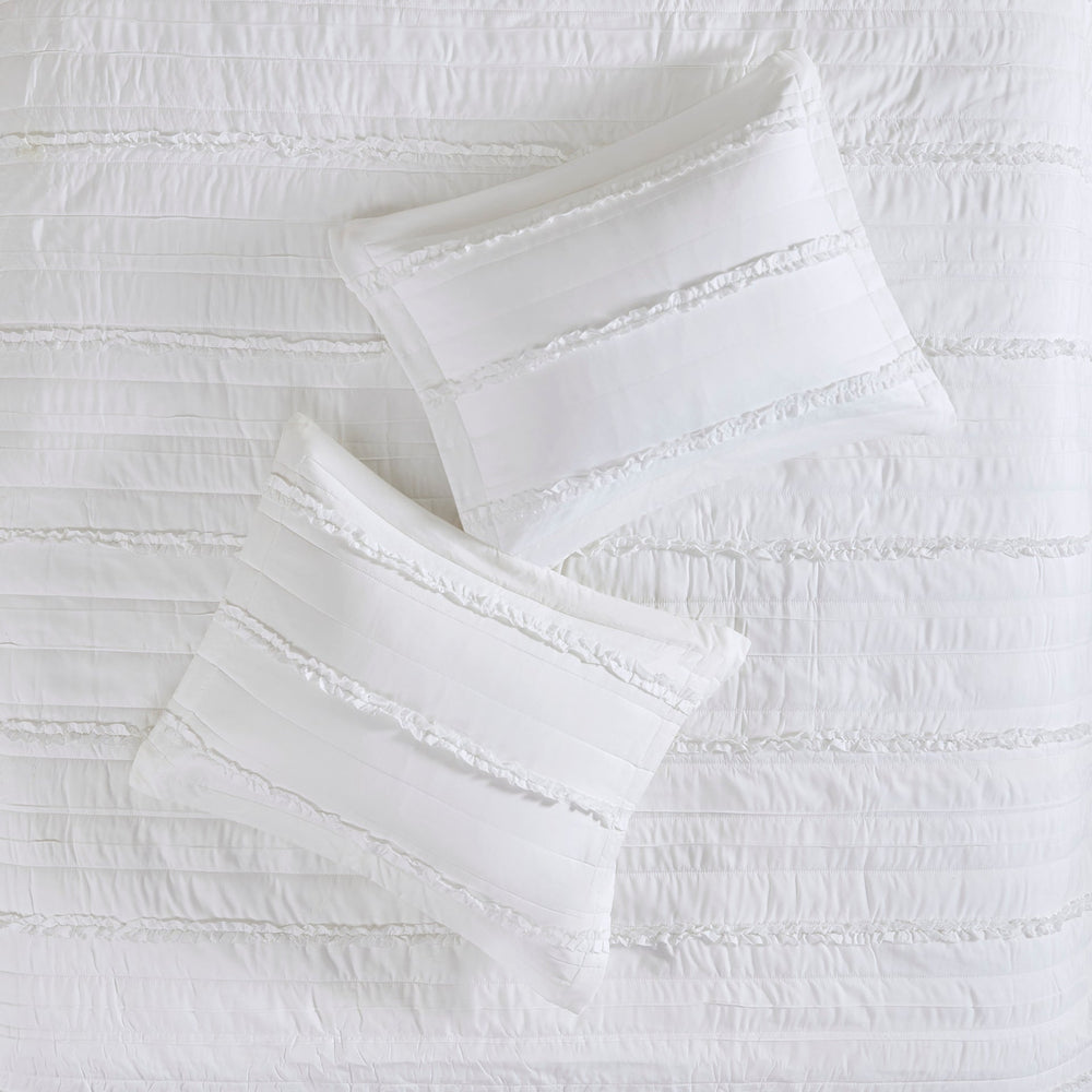 4 Piece   Reversible Ruffle Quilt Set with Throw Pillow White Full/Queen Media 4