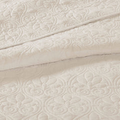 Reversible Quilt and Bedspread Set perspective