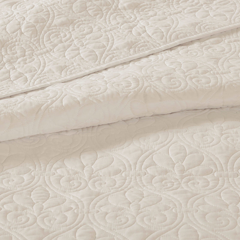 Reversible Quilt and Bedspread Set