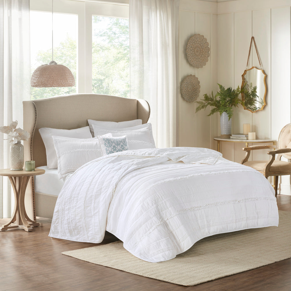 4 Piece   Reversible Ruffle Quilt Set with Throw Pillow White King/Cal King Media 1