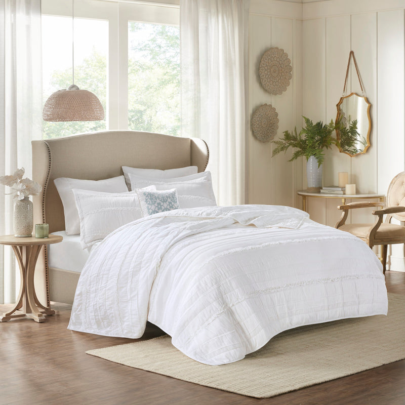 4 Piece   Reversible Ruffle Quilt Set with Throw Pillow White Full/Queen