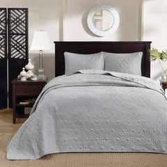 Reversible Quilt and Bedspread Set perspective