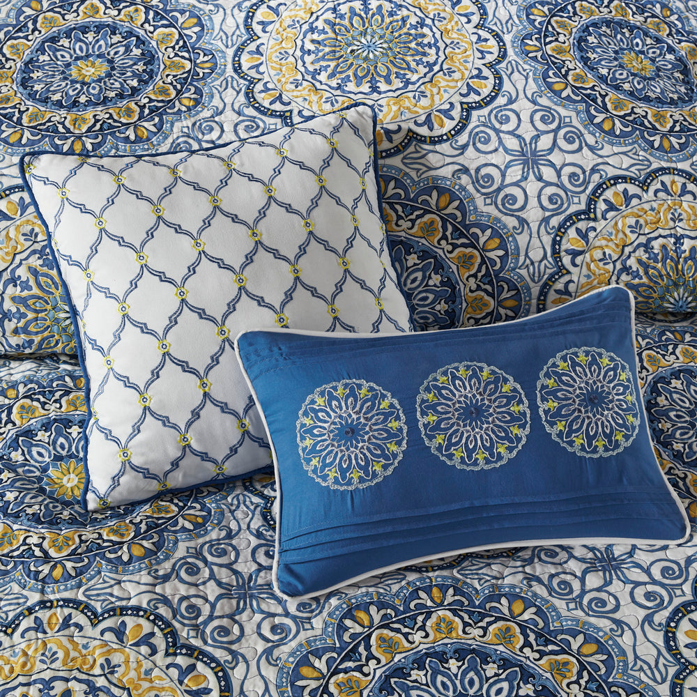 6 Piece Reversible Quilt Set with Throw Pillows Blue King/Cal King Media 13