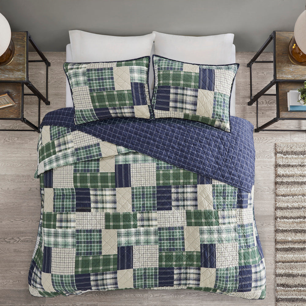 3 Piece Reversible Printed Quilt Set Green / Navy King/Cal King Media 5