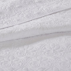Reversible Quilt and Bedspread Set perspective