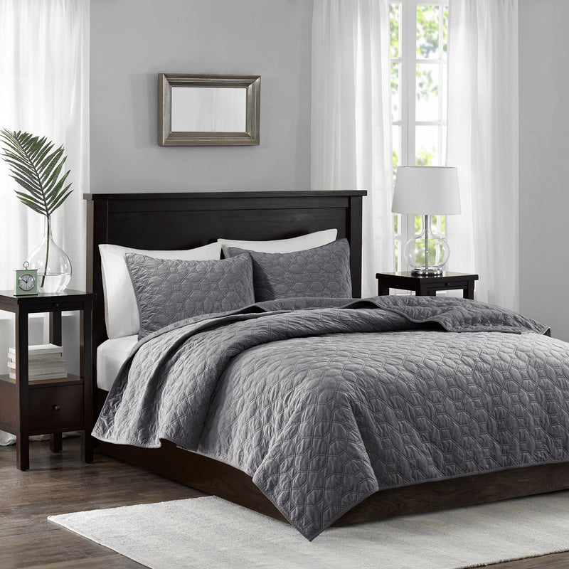 3 Piece Velvet Quilt Set