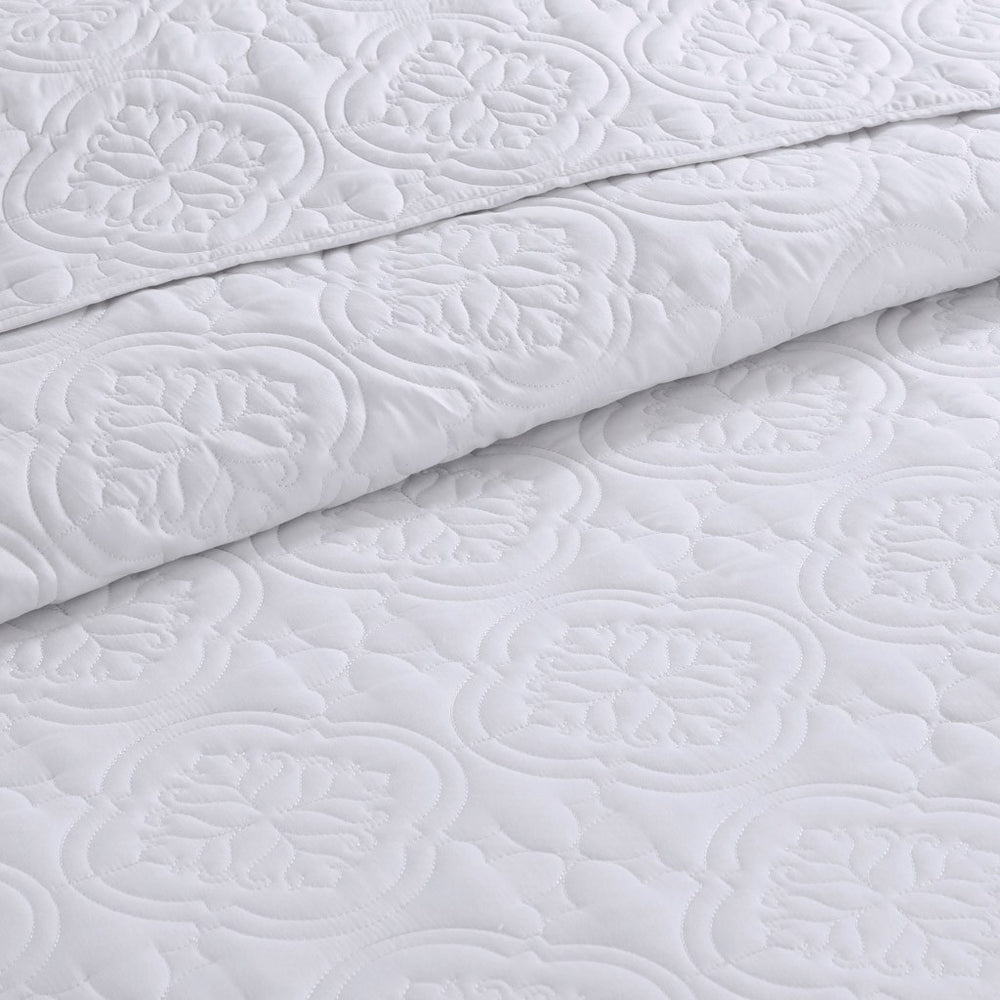 3 Piece Reversible Bedspread Set White Full/Queen Media 6