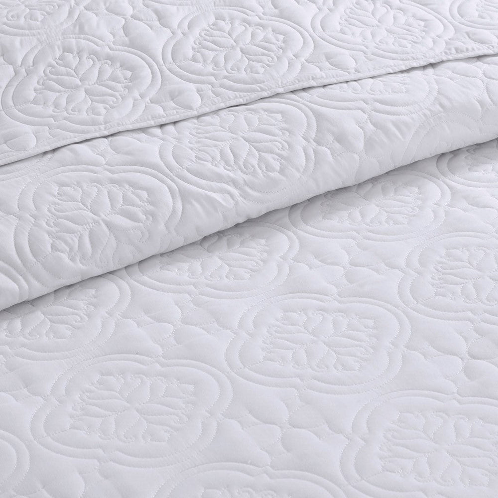 3 Piece Reversible Bedspread Set White Full/Queen Media 6