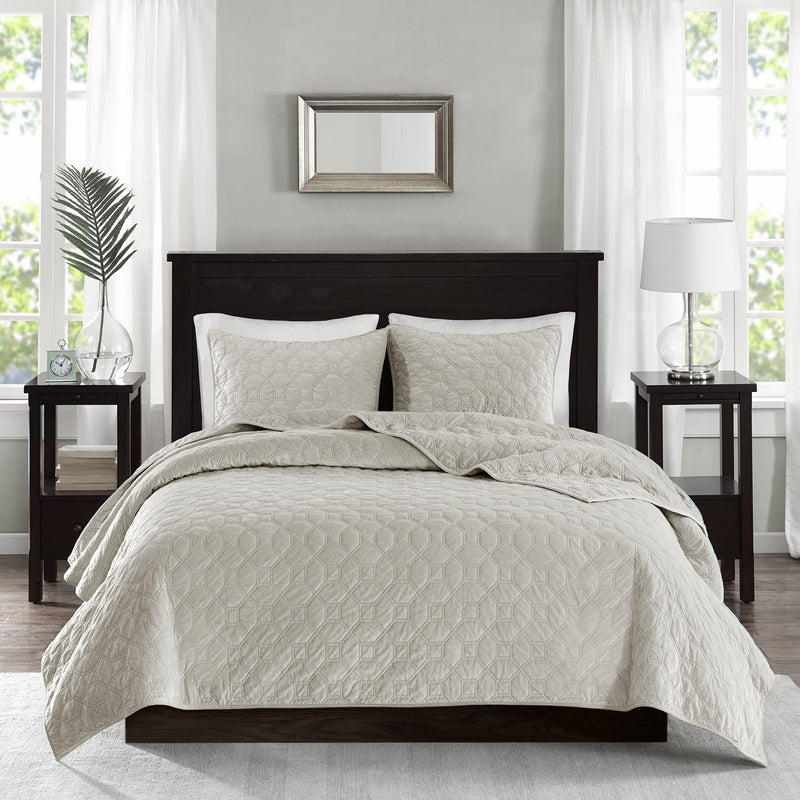 3 Piece Velvet Quilt Set