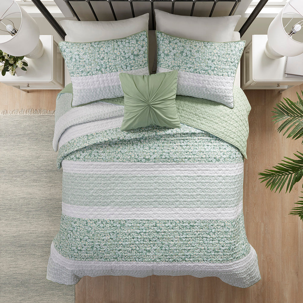 King/Cal King 4 Piece Seersucker Quilt Set with Throw Pillow Media 3