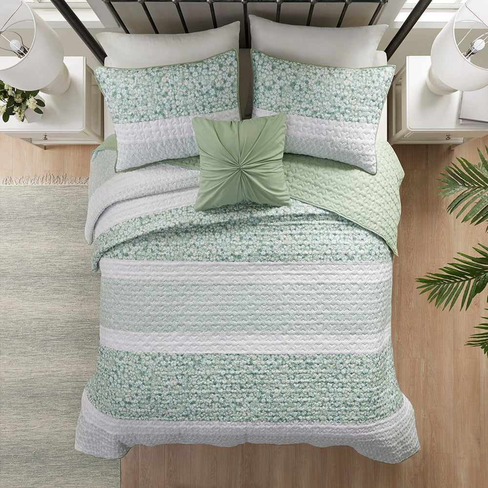 King/Cal King 4 Piece Seersucker Quilt Set with Throw Pillow Media 3