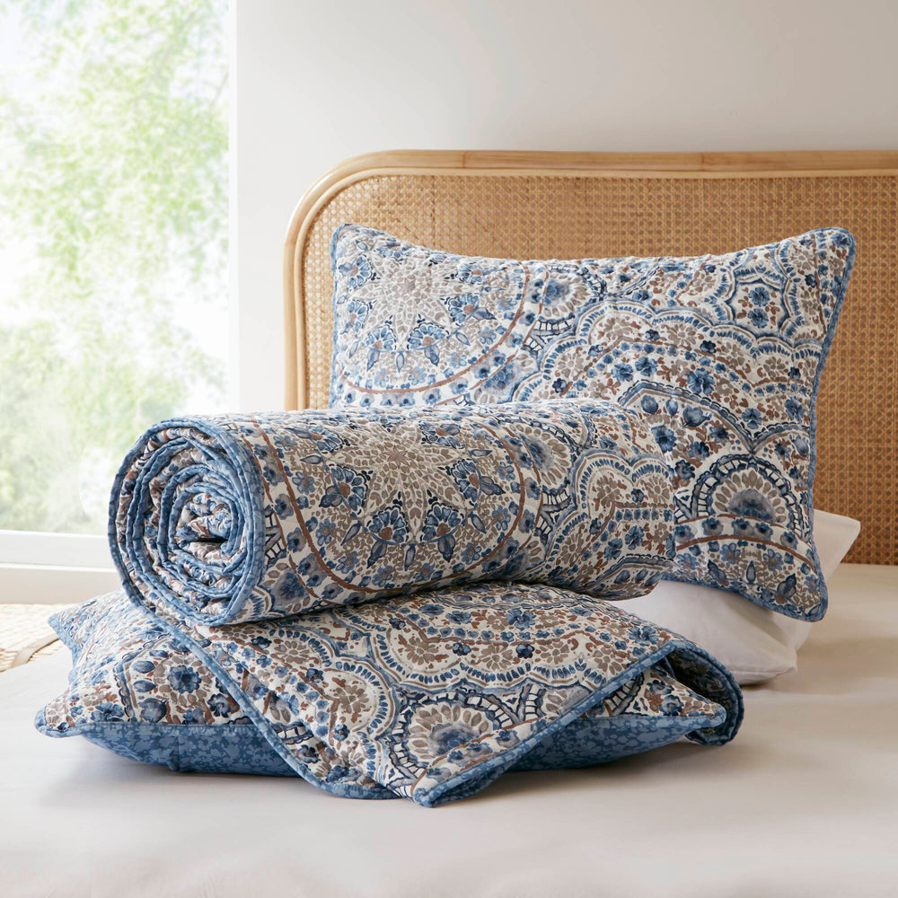 3-Piece Full/Queen Boho Floral Reversible Quilt Media 18