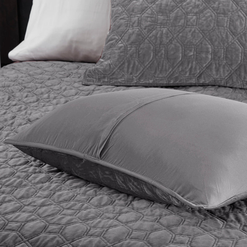 3 Piece Velvet Quilt Set