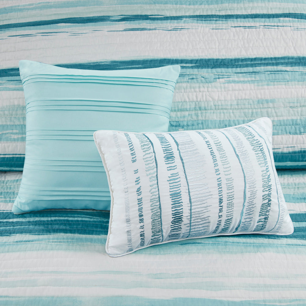 6 Piece Printed Quilt Set with Throw Pillows Aqua King/Cal King Media 9