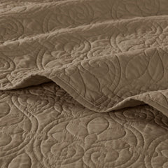Reversible Quilt and Bedspread Set perspective