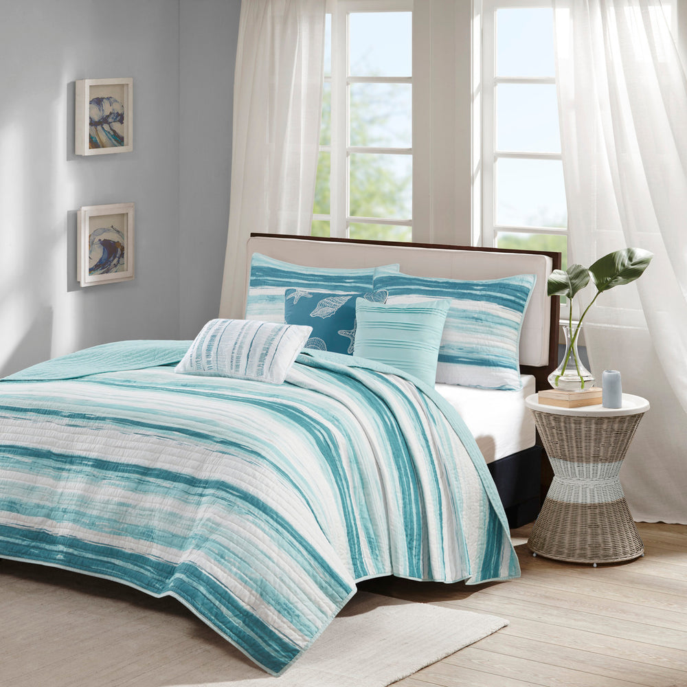 6 Piece Printed Quilt Set with Throw Pillows Aqua Full/Queen Media 1
