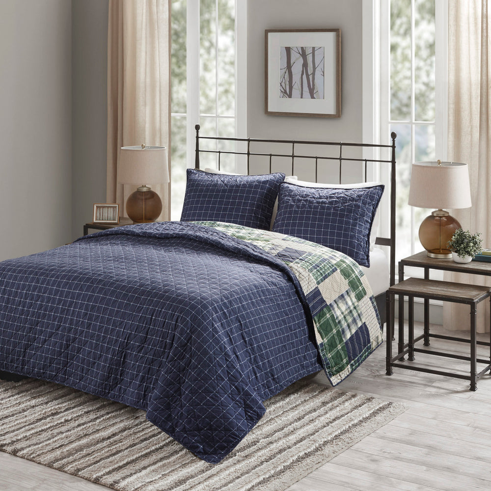 3 Piece Reversible Printed Quilt Set Green / Navy Full/Queen Media 8