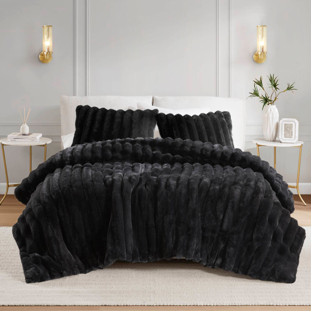 soft Faux Fur Ribbed Comforter Set Full/Queen Media 2