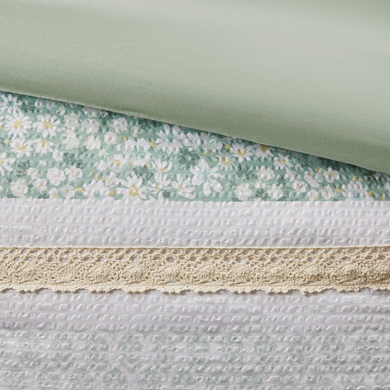 Full/Queen 5 Piece Seersucker Comforter Set with Throw Pillows
