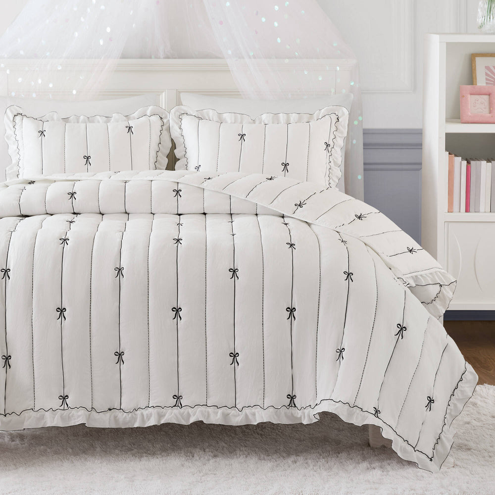3- Piece Full/Queen Quilt Mini Set Media 3