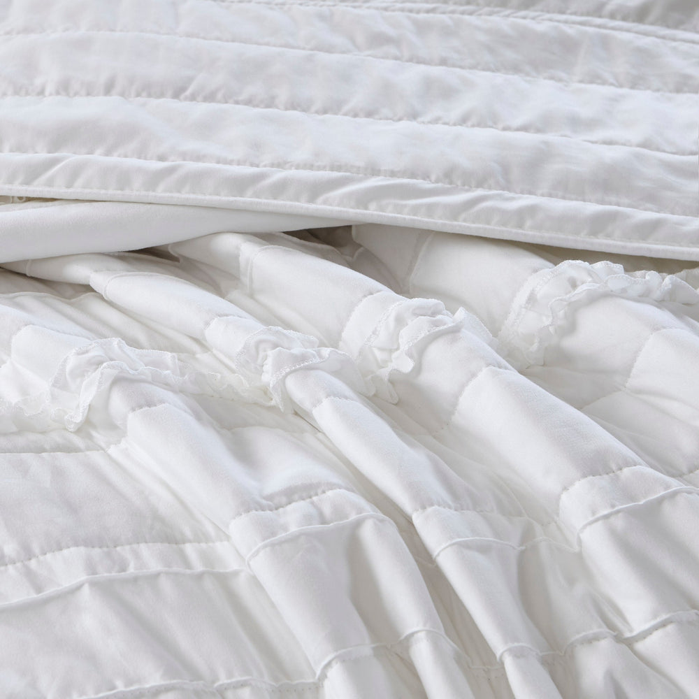 4 Piece   Reversible Ruffle Quilt Set with Throw Pillow White King/Cal King Media 10
