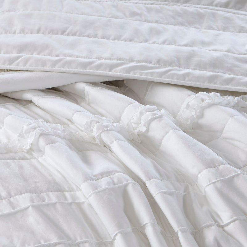 4 Piece   Reversible Ruffle Quilt Set with Throw Pillow White King/Cal King