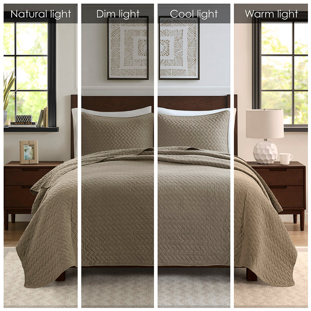 Queen 3 Piece Luxurious Oversized Quilt Set Media 4