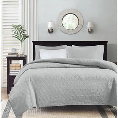 Reversible Quilt and Bedspread Set perspective