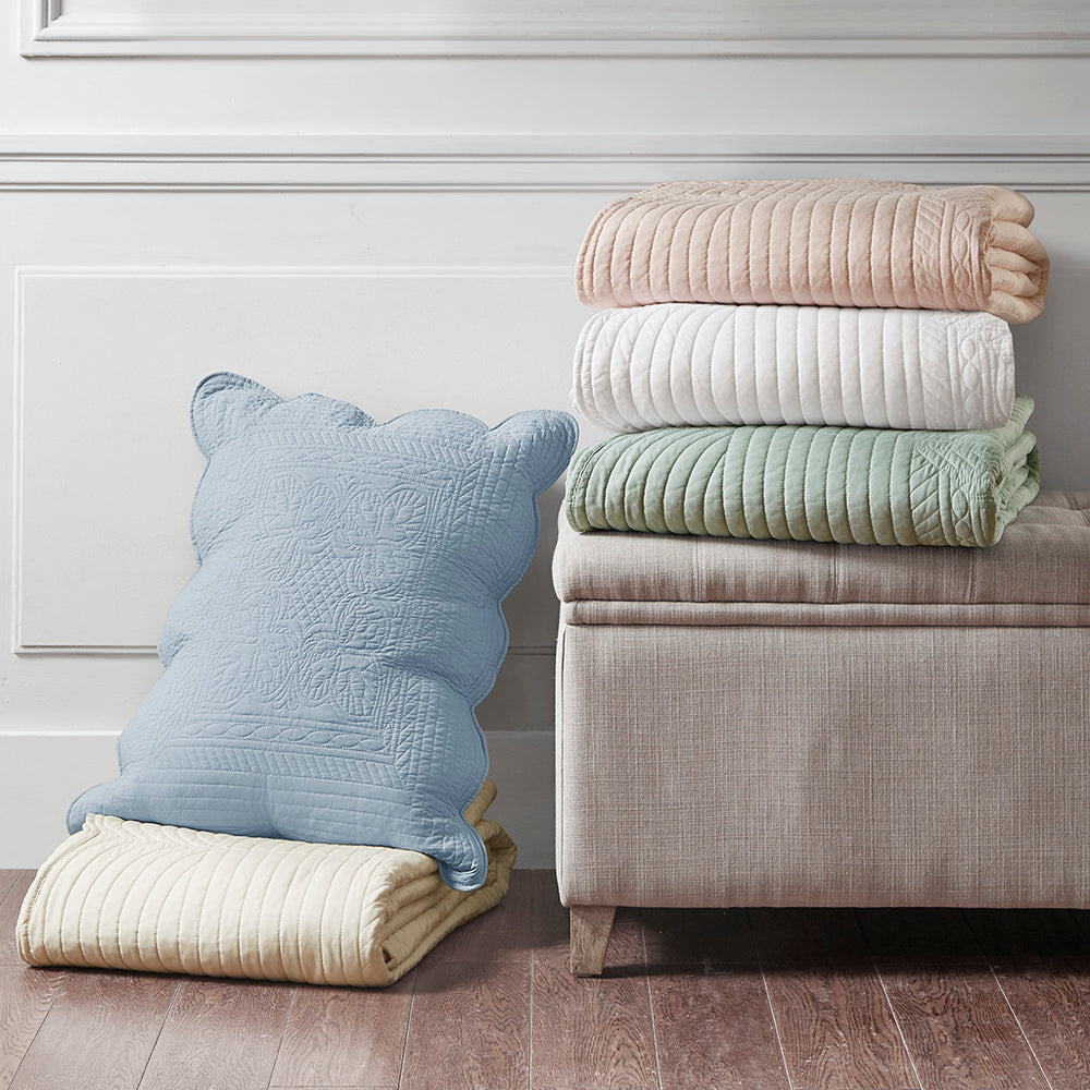 3 Piece Reversible Scalloped Edge Quilt Set White King/Cal King Media 14