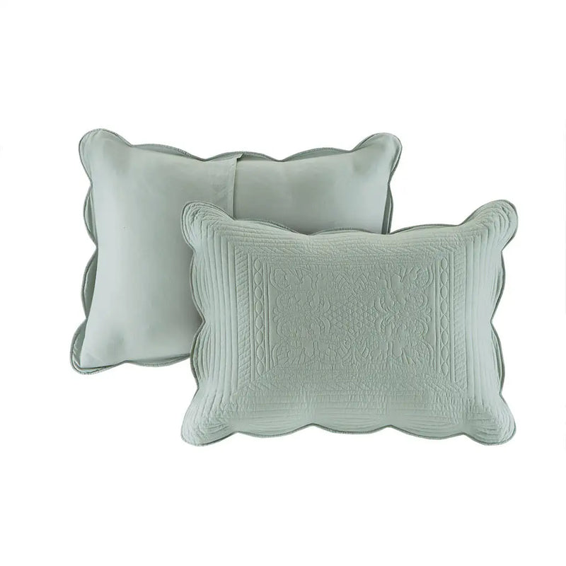 Reversible Scalloped Edge Quilt Set