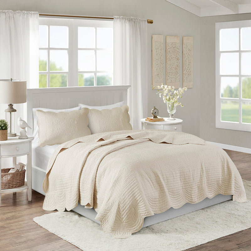 3 Piece Reversible Scalloped Edge Quilt Set Cream Full/Queen