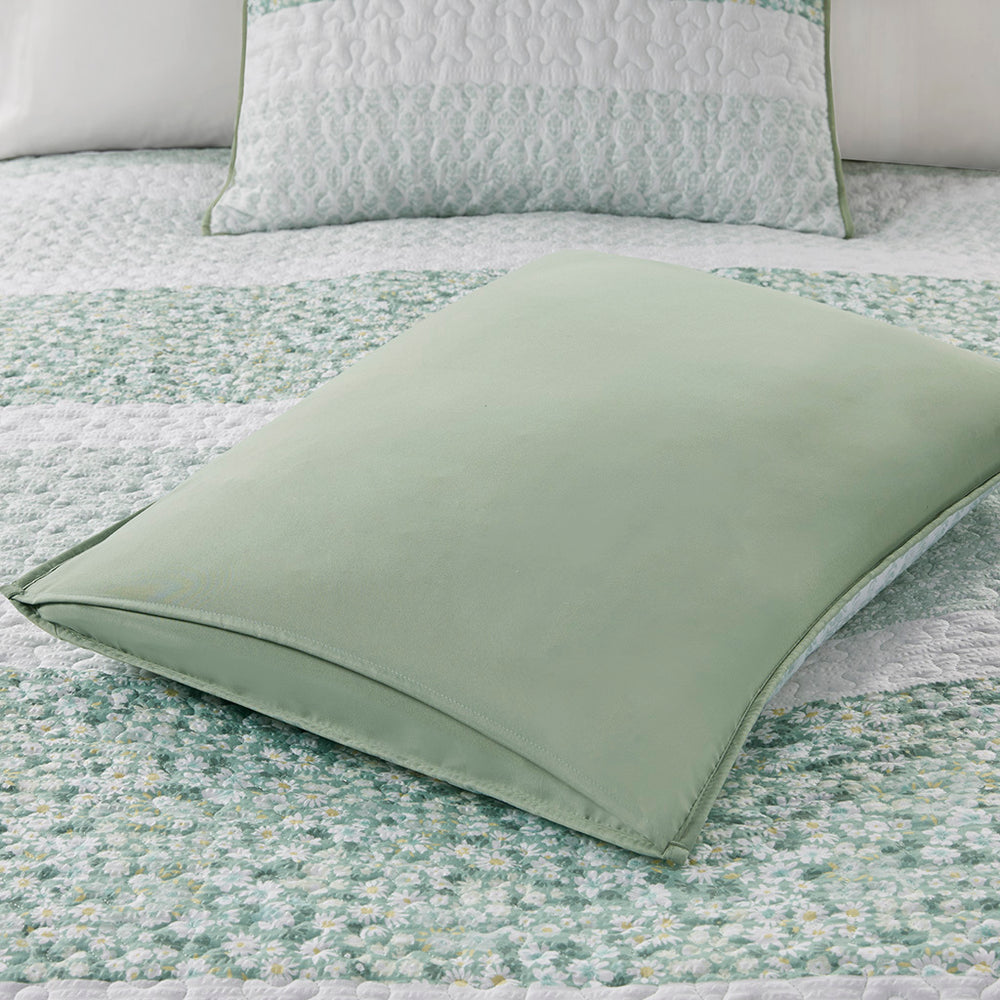 King/Cal King 4 Piece Seersucker Quilt Set with Throw Pillow Media 7
