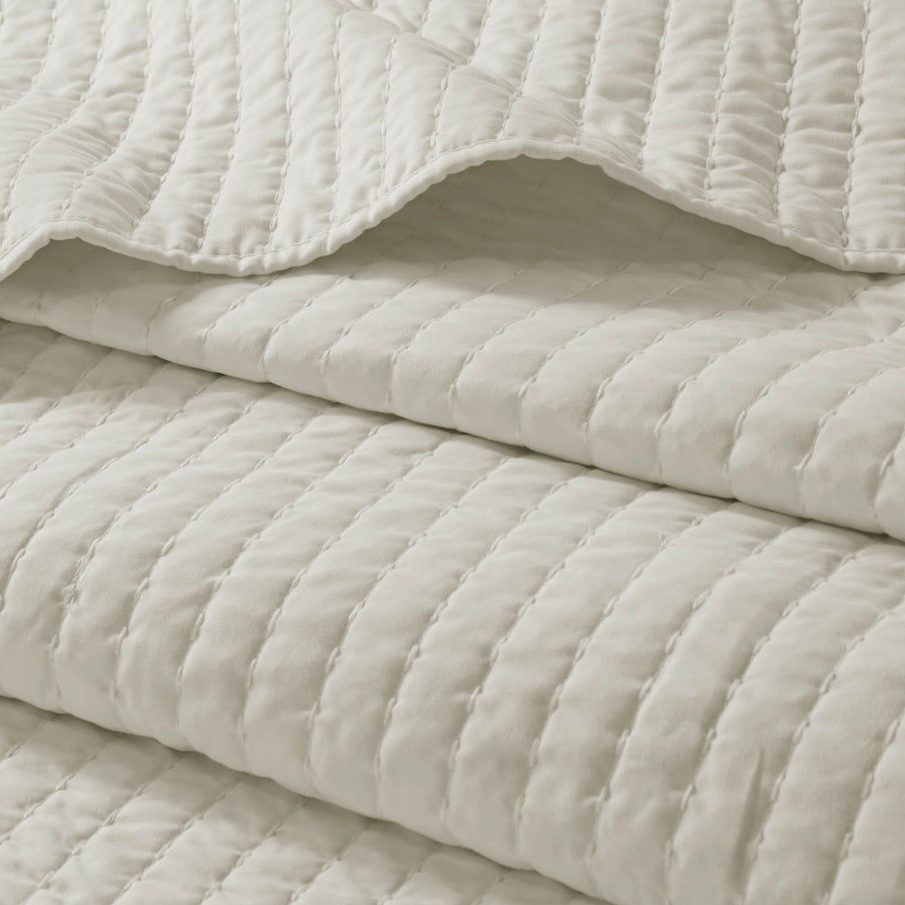 3 Piece Quilt Set Cream King/Cal King Media 3