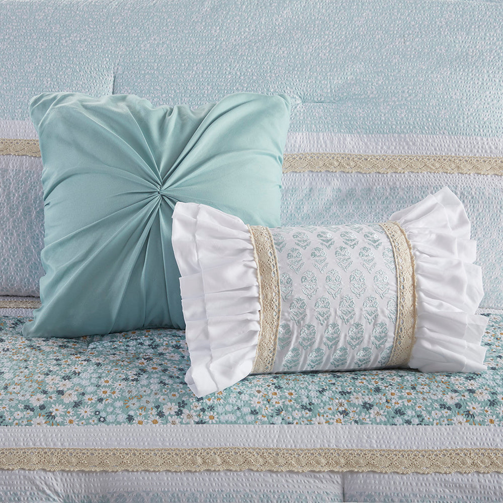 Full/Queen 5 Piece Seersucker Comforter Set with Throw Pillows Media 2
