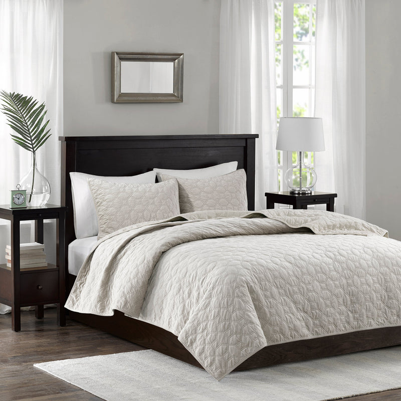 3 Piece Velvet Quilt Set
