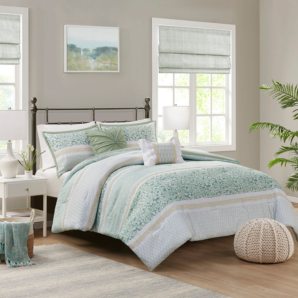 Full/Queen 5 Piece Seersucker Comforter Set with Throw Pillows Media 1