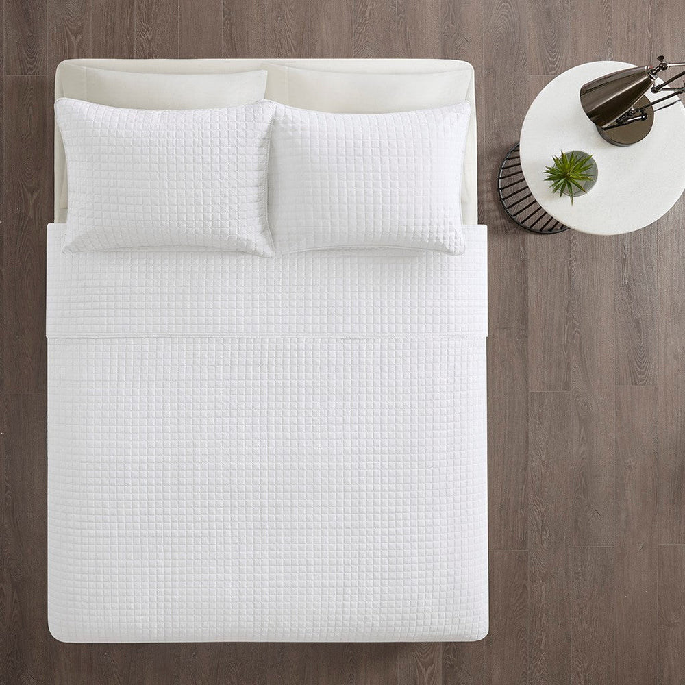 3 Piece Reversible Quilt Set White King/Cal King Media 2