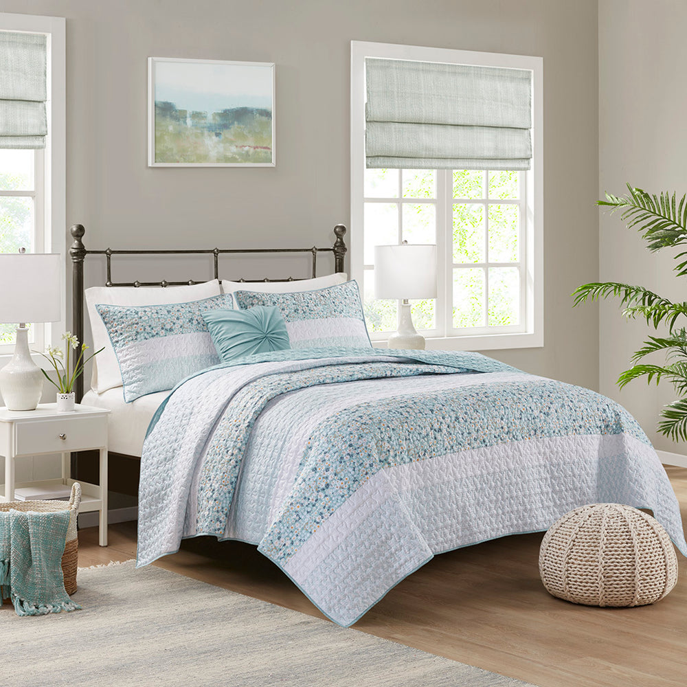 Full/Queen 4 Piece Seersucker Quilt Set with Throw Pillow Media 1