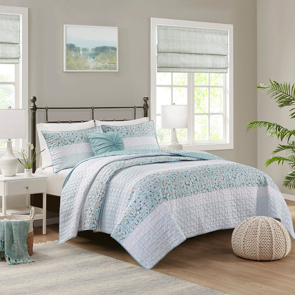 Full/Queen 4 Piece Seersucker Quilt Set with Throw Pillow Media 1