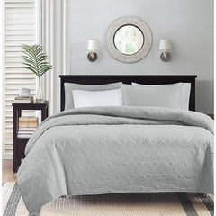 Reversible Quilt and Bedspread Set perspective